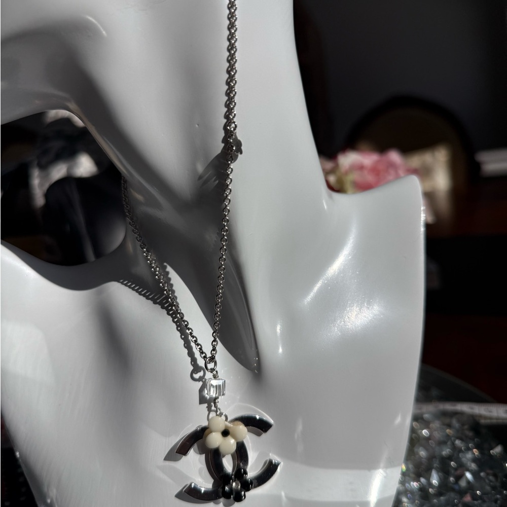 CHANEL Silver and Black Pendant Necklace - Picture 4 of 9